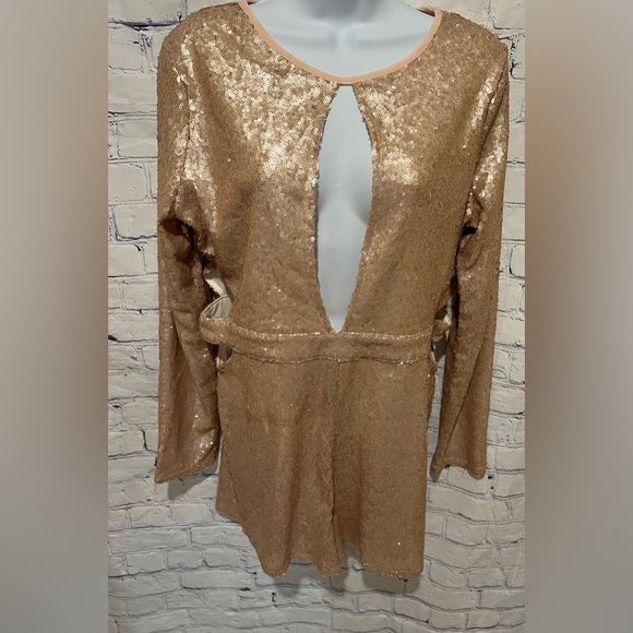 NWT Boohoo Sequin Eva Plunge Front Cut Side Nude Matte Sequin Short Romper 10 - Picture 2 of 8